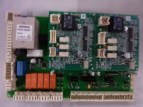 Brenner Control Platine von Remeha, ausgestattet mit mehreren Steckverbindern, Relais und einer PCB-Layout, dient zur Steuerung von Heizsystemen.